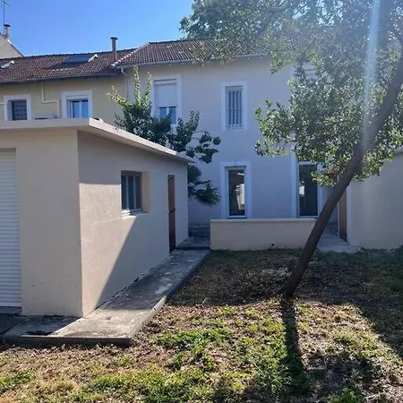 Grande Maison De + Jardin *