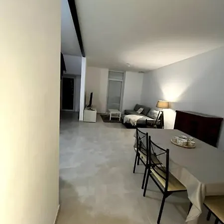 Grande Maison De + Jardin 度假居